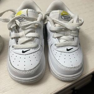 Nike Force 1 LV8